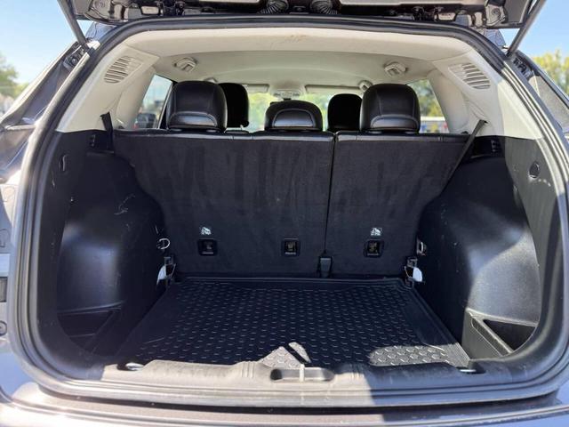 Photo of 2018 Diamond Black Crystal Pearlcoat Jeep Compass