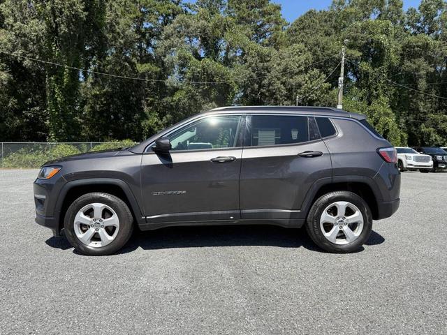 Photo of 2018 Diamond Black Crystal Pearlcoat Jeep Compass