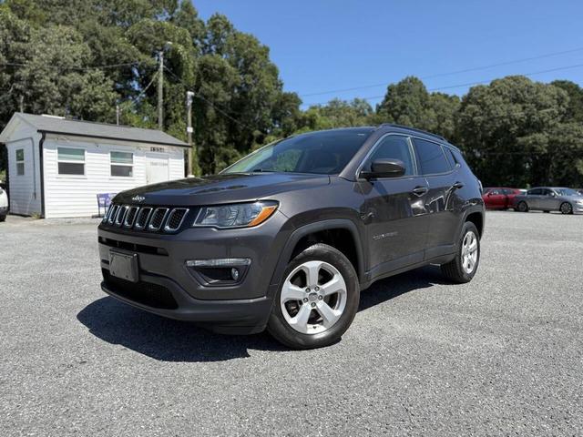 Photo of 2018 Diamond Black Crystal Pearlcoat Jeep Compass