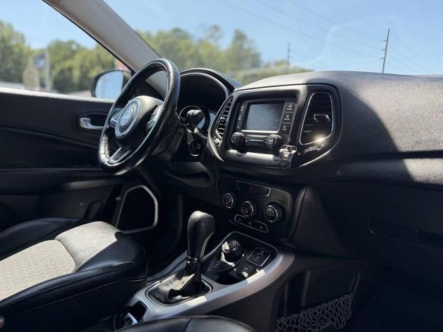 Photo of 2018 Diamond Black Crystal Pearlcoat Jeep Compass