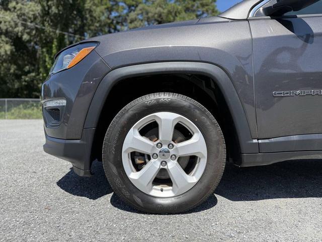 Photo of 2018 Diamond Black Crystal Pearlcoat Jeep Compass