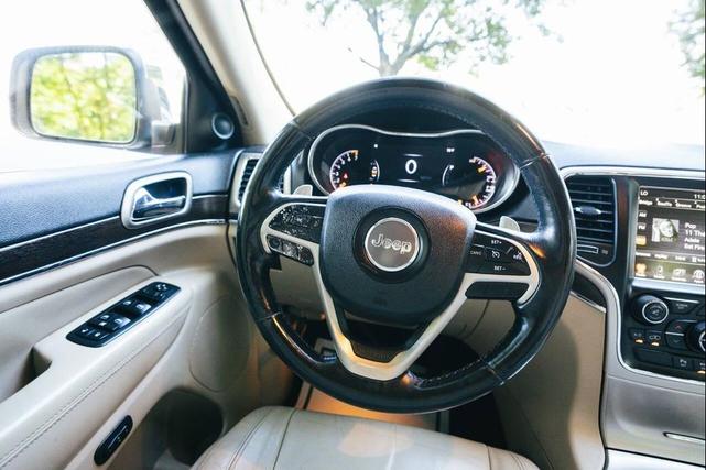 Photo of 2015 Brilliant Black Crystal Pearlcoat Jeep Grand Cherokee