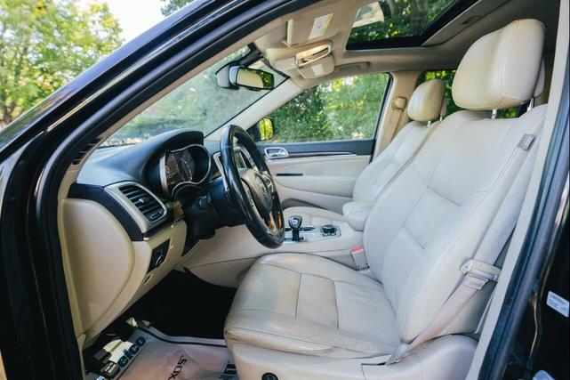 Photo of 2015 Brilliant Black Crystal Pearlcoat Jeep Grand Cherokee