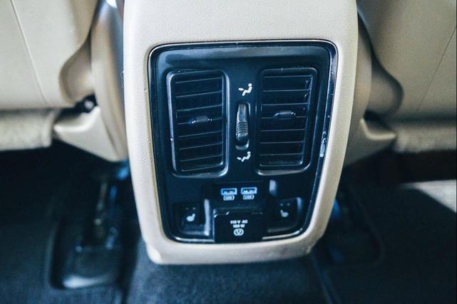 Photo of 2015 Brilliant Black Crystal Pearlcoat Jeep Grand Cherokee