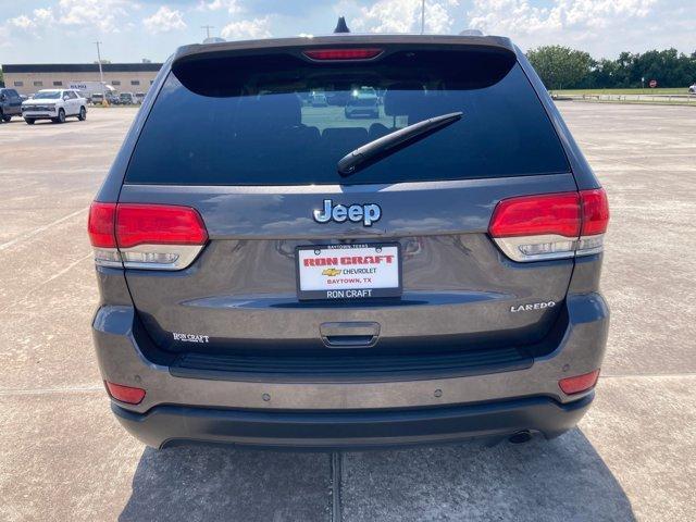 Photo of 2017 Granite Crystal Metallic Clearcoat Jeep Grand Cherokee