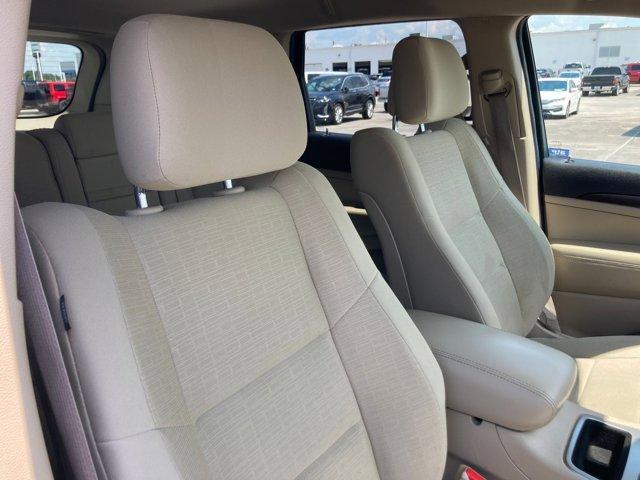 Photo of 2017 Granite Crystal Metallic Clearcoat Jeep Grand Cherokee