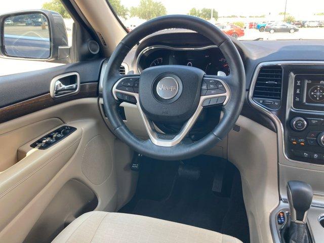Photo of 2017 Granite Crystal Metallic Clearcoat Jeep Grand Cherokee
