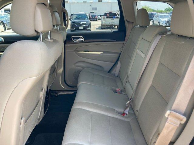 Photo of 2017 Granite Crystal Metallic Clearcoat Jeep Grand Cherokee