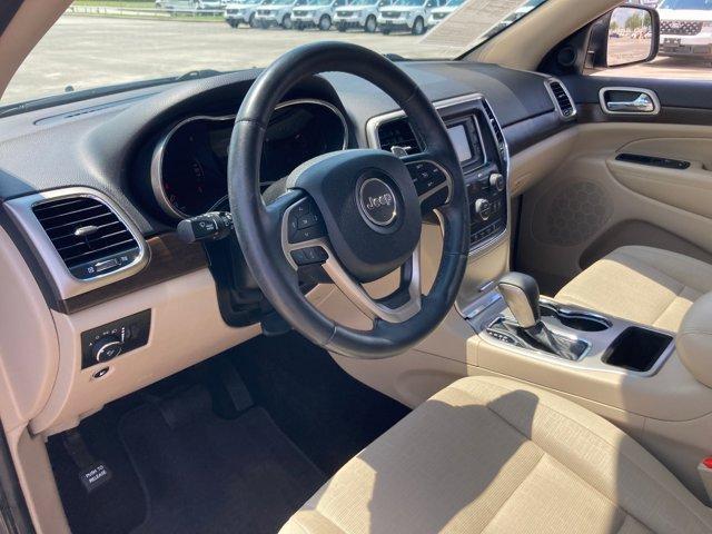 Photo of 2017 Granite Crystal Metallic Clearcoat Jeep Grand Cherokee