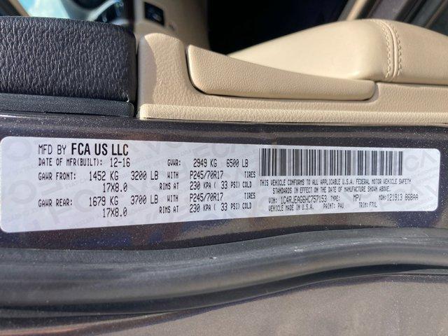 Photo of 2017 Granite Crystal Metallic Clearcoat Jeep Grand Cherokee