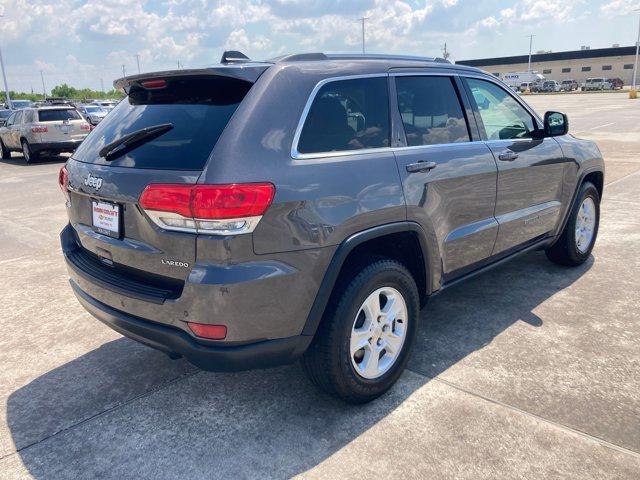 Photo of 2017 Granite Crystal Metallic Clearcoat Jeep Grand Cherokee