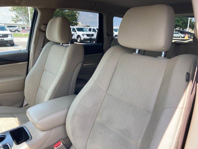 Photo of 2017 Granite Crystal Metallic Clearcoat Jeep Grand Cherokee