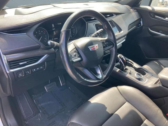 Photo of 2021 Radiant Silver Metallic Cadillac XT4