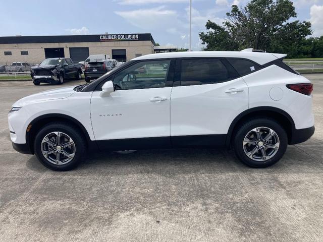 Photo of 2023 Summit White Chevrolet Blazer