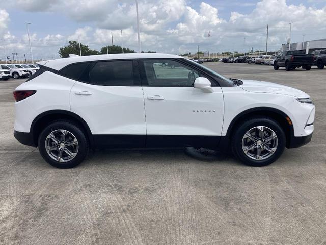 Photo of 2023 Summit White Chevrolet Blazer