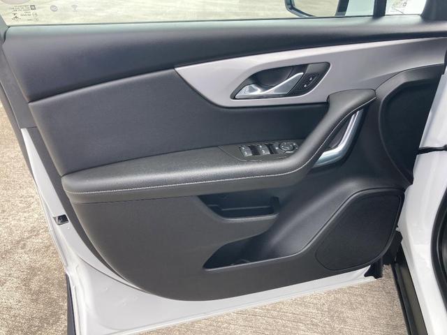 Photo of 2023 Summit White Chevrolet Blazer
