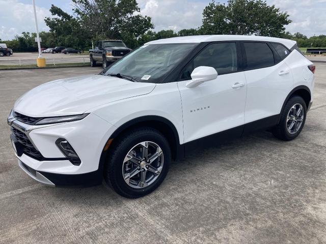 Photo of 2023 Summit White Chevrolet Blazer