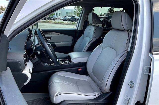 Photo of 2023 Platinum White Pearl Honda Pilot