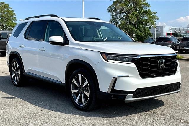 Photo of 2023 Platinum White Pearl Honda Pilot