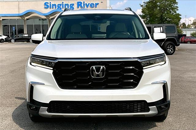 Photo of 2023 Platinum White Pearl Honda Pilot