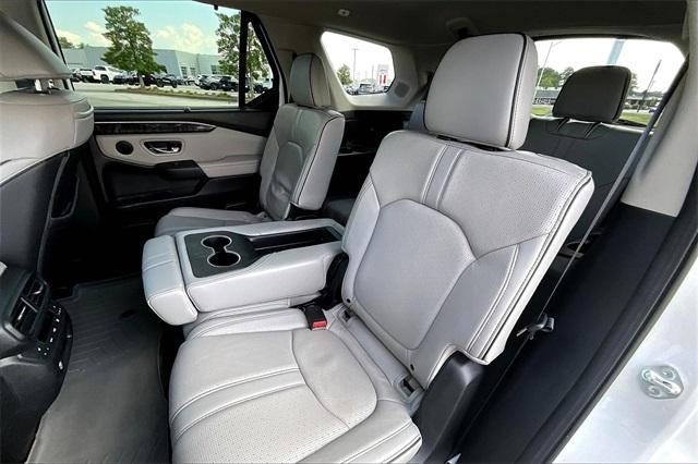 Photo of 2023 Platinum White Pearl Honda Pilot