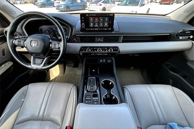 Photo of 2023 Platinum White Pearl Honda Pilot
