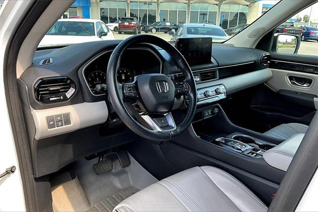Photo of 2023 Platinum White Pearl Honda Pilot