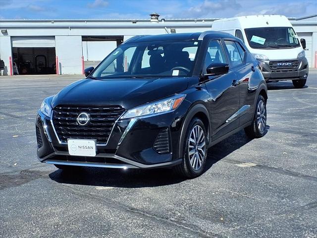 Photo of 2022 Super Black Nissan Kicks