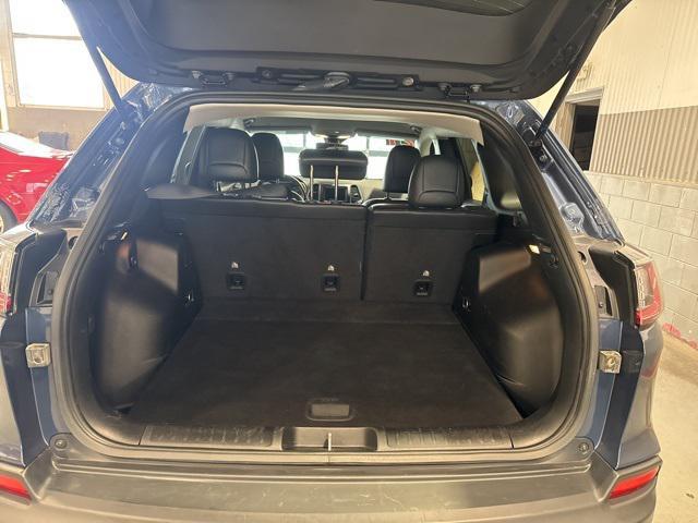 Photo of 2021 Slate Blue Pearlcoat Jeep Cherokee