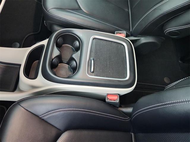 Photo of 2024 Diamond Black Chrysler Pacifica