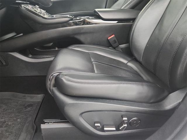 Photo of 2021 Ceramic Pearl Lincoln Nautilus