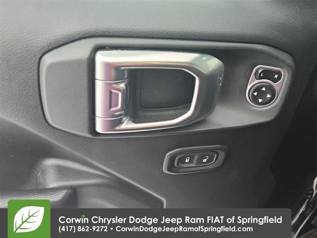 Photo of 2020 Black Clearcoat Jeep Wrangler