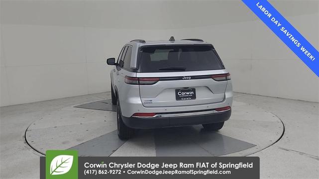 Photo of 2024 Silver Zynith Jeep Grand Cherokee 4xe