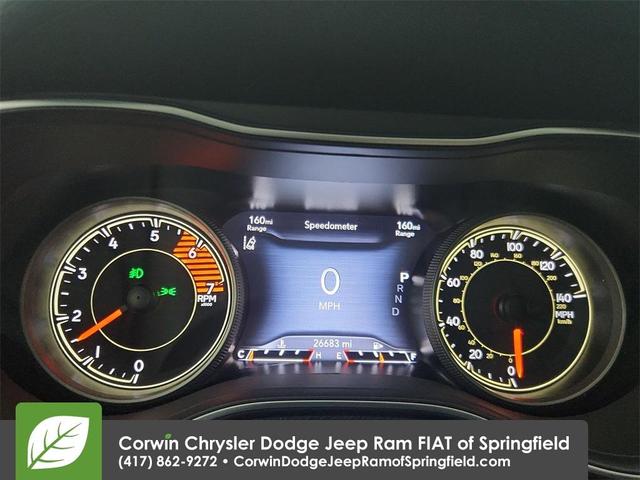 Photo of 2022 Granite Crystal Clearcoat Metallic Jeep Cherokee
