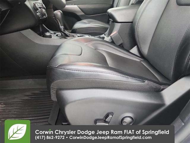 Photo of 2022 Granite Crystal Clearcoat Metallic Jeep Cherokee