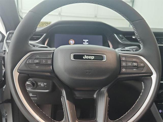 Photo of 2025 Bright White Clearcoat Jeep Grand Cherokee L