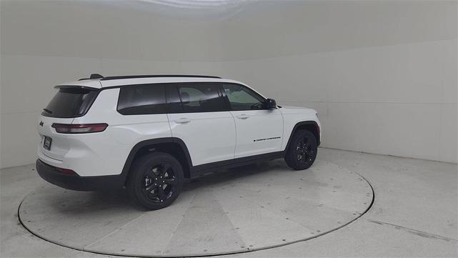 Photo of 2025 Bright White Clearcoat Jeep Grand Cherokee L