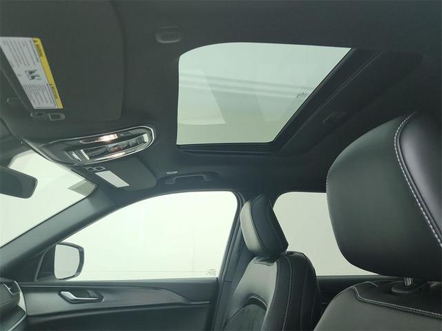 Photo of 2025 Bright White Clearcoat Jeep Grand Cherokee L