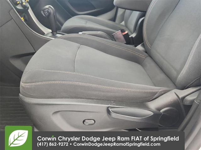 Photo of 2019 Summit White Chevrolet Trax