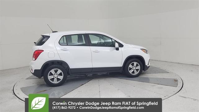 Photo of 2019 Summit White Chevrolet Trax