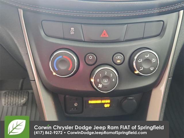 Photo of 2019 Summit White Chevrolet Trax