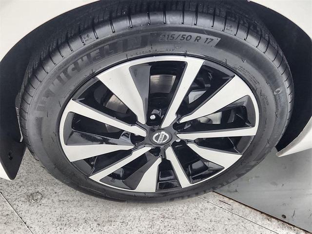Photo of 2023 Aspen White Nissan Sentra