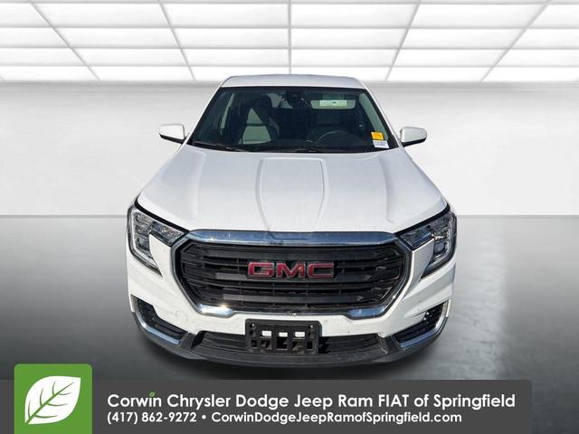 Photo of 2024 Summit White GMC Terrain