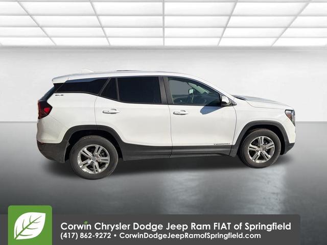 Photo of 2024 Summit White GMC Terrain