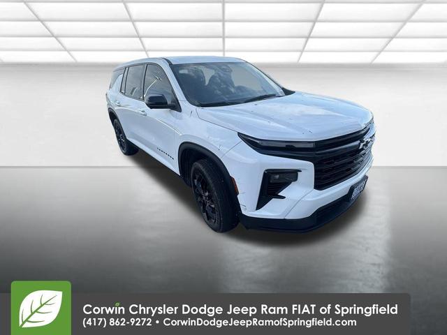 Photo of 2024 Summit White Chevrolet Traverse