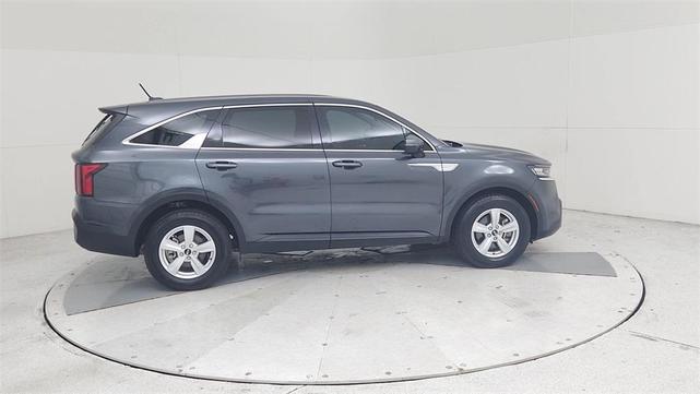 Photo of 2021 Gravity Gray Kia Sorento