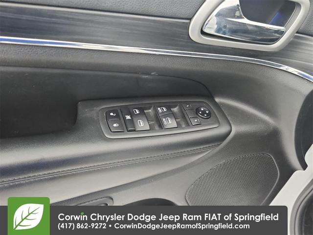 Photo of 2019 Bright White Clearcoat Jeep Grand Cherokee