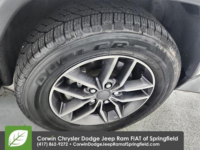 Photo of 2019 Bright White Clearcoat Jeep Grand Cherokee