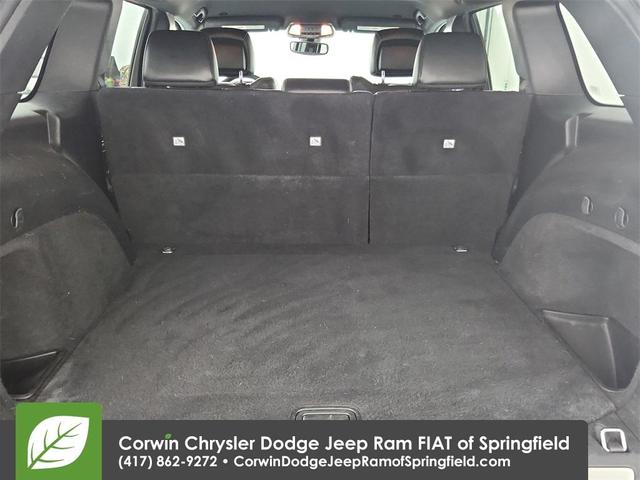 Photo of 2019 Bright White Clearcoat Jeep Grand Cherokee