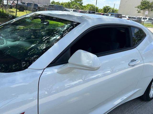 Photo of 2021 Summit White Chevrolet Camaro